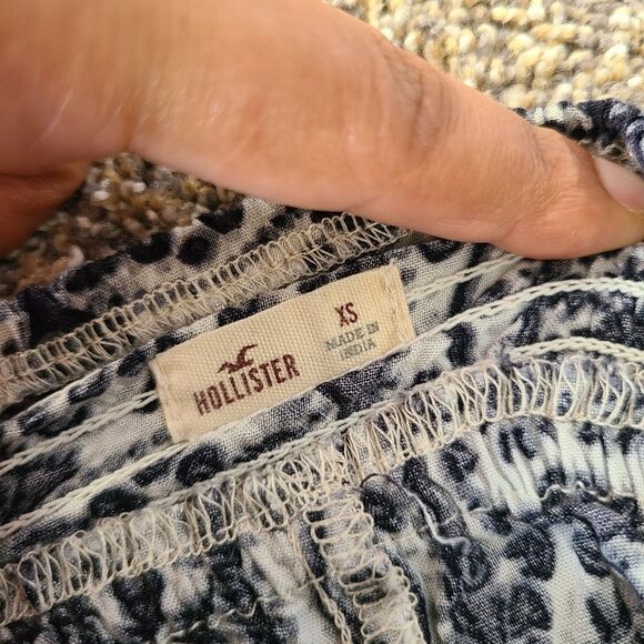 HOLLISTER Smocked printed shorts Womens Xs - Picture 3 of 4